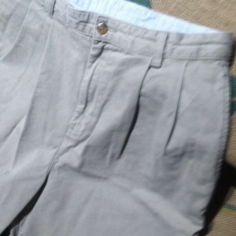 Bill Blass Shorts. Excellent Condition. Size 31"